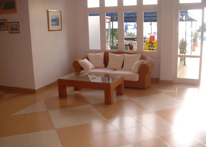 Aparthotel Vistamar 3*